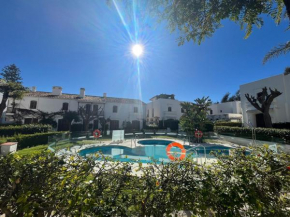 Estepona - Playa - Villa de 3 dormitorios con terraza y jardín